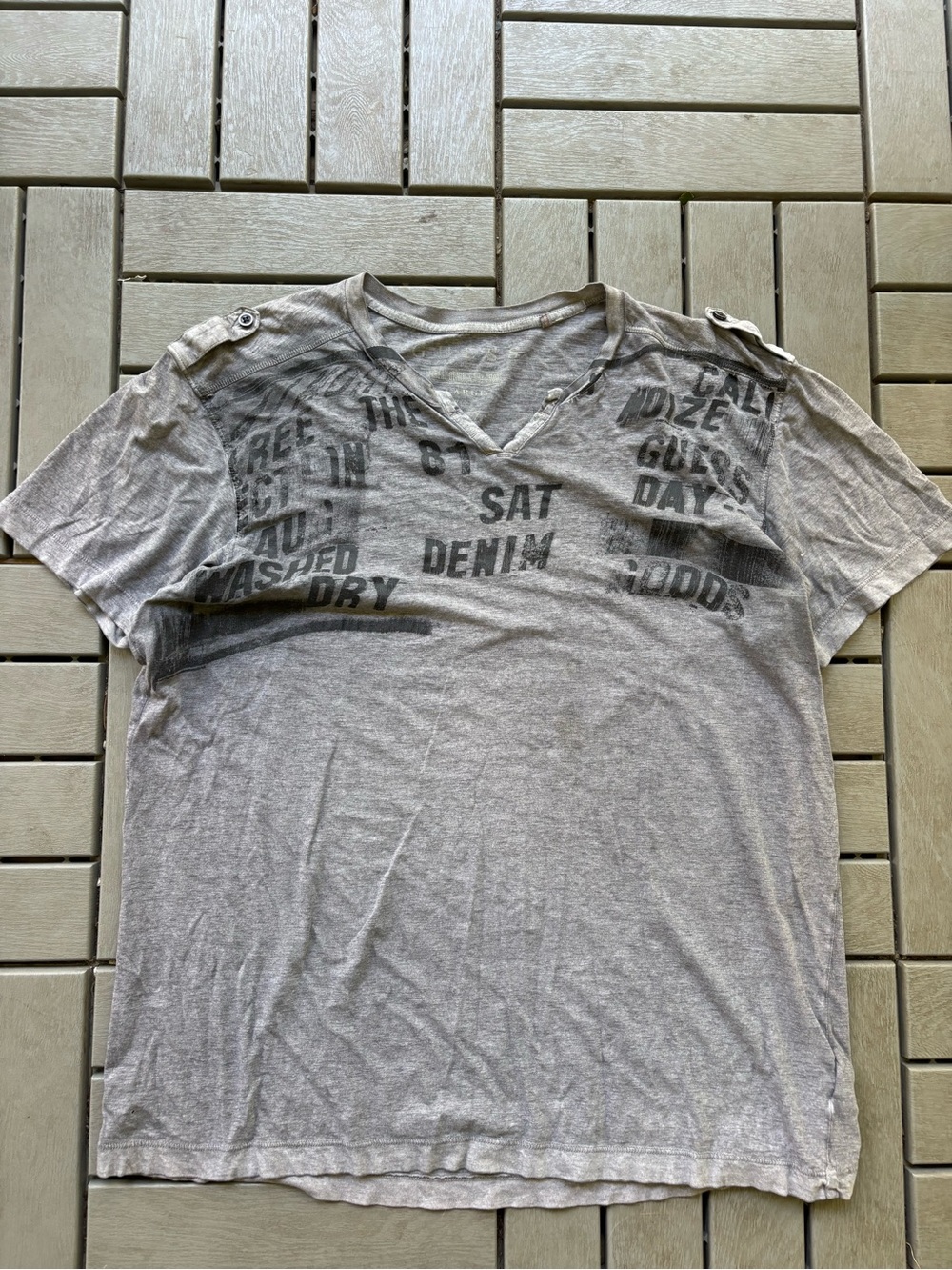 Guess Men's Short Sleeve V-Neck Tee in Light Gray